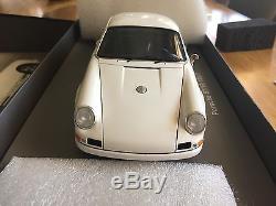 1/18 PORSCHE 911 R 1967 White delivery SPARK