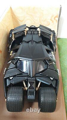 BATMOBILE BATMAN noir au 1/18 d HOT WHEELS G9931 voiture miniature de collection