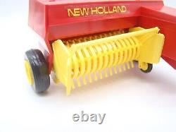 Bourbon 1/32 Presse Botteleuse New Holland Promotionnel 1964 Ancien