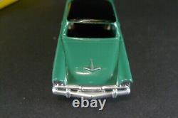 DINKY TOYS FRANCE. PLYMOUTH BELVEDERE. REF 24 D. + Boite. (lot2)