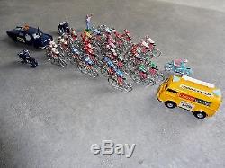 Lot 27 Cyclistes Vehicules Motards Salza Tour De France Vélo Peugeot 404 Police