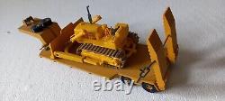 Maquette d'une semi remorque avec un bulldozer Continental CD 8 au 1/50e