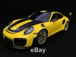 Porsche 911 GT2 RS type 991 Weissach Package jaune / noir 1/18 Spark WAP0211520J