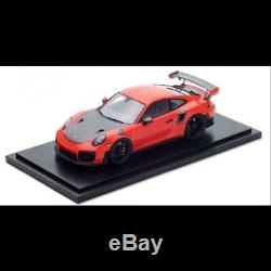 Porsche 911 GT2 RS type 991 orange fusion / noir 1/18 Spark WAX02100036