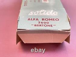 SOLIDO ALFA ROMEO 2600 BERTONE Neuf vert très pâle intérieur rouge Réf. 125