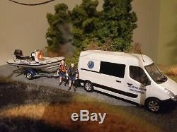 Vehicule plongeur de la gendarmerie avec 2 figurines plongeur 1/43